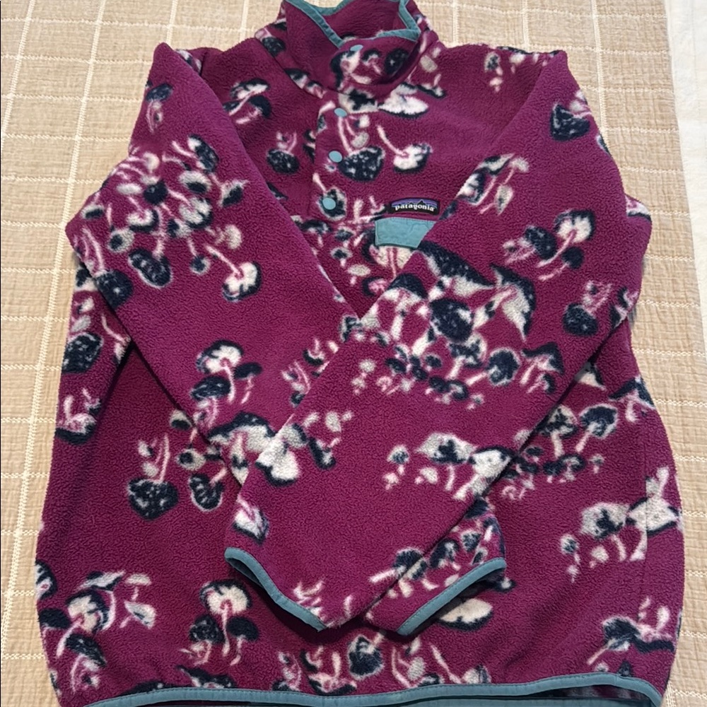 Patagonia Synchilla fleece - mushroom design & hard to find
